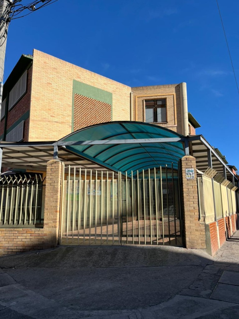 Fachada Colegio Marco Aurelio — Fontibón